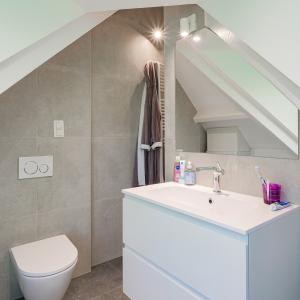 Villa neuve de ± 690 m² bruts avec piscine et prof. libérale