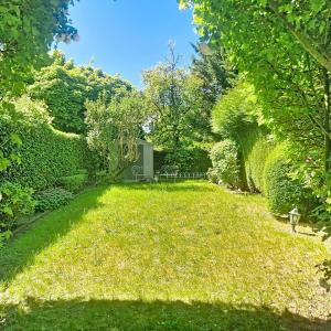 Splendide maison: jardin sud, double garage, prof. libérale