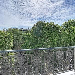 Place Brugmann : Appartement rénové 1chambre + balcon 