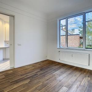 Vanderkindere : Beau flat entièrement rénové
