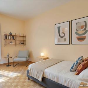 Molière: appartement 1 chambre + bureau, balcon et parking