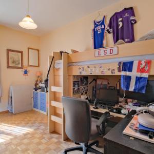 Molière: appartement 1 chambre + bureau, balcon et parking