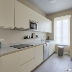 Molière: appartement 1 chambre + bureau, balcon et parking