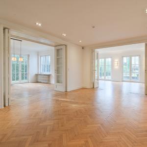 Leo Errera - Villa de 670 m² bruts, jardin & prof. libérale.