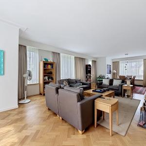 Roosevelt / Cambre : Bel appartement de standing + terrasse