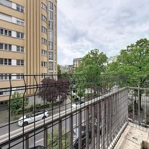 Roosevelt / Cambre : Bel appartement de standing + terrasse