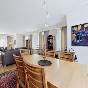 Roosevelt / Cambre : Bel appartement de standing + terrasse