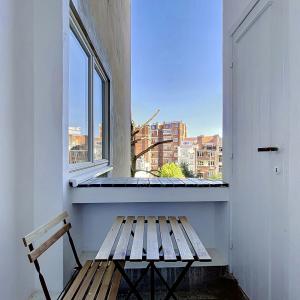 Place Brugmann : Appartement 2 chambres en parfait état + balcon