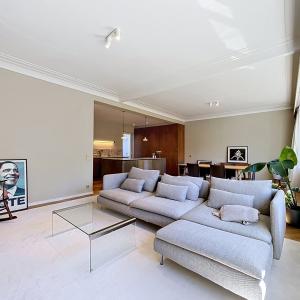 Place Brugmann : Appartement 2 chambres en parfait état + balcon