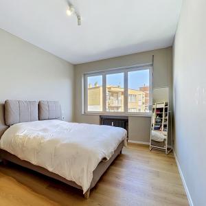 Place Brugmann : Appartement 2 chambres en parfait état + balcon