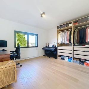 Anvers : Penthouse 2 chambres rénové en 2021