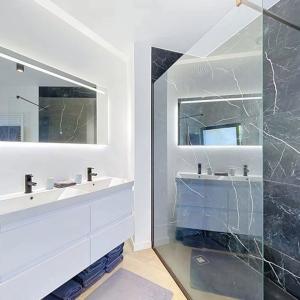Anvers : Penthouse 2 chambres rénové en 2021