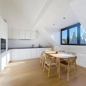 Anvers : Penthouse 2 chambres rénové en 2021