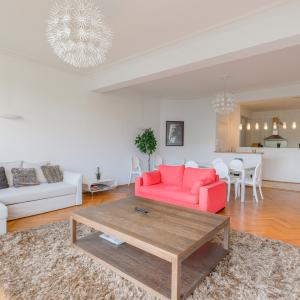 Louise/Châtelain: Magnifique appartement meublé