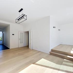 Pl. Brugmann/Molière : Penthouse rénové 2chambres + terrasse