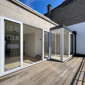 Pl. Brugmann/Molière : Penthouse rénové 2chambres + terrasse