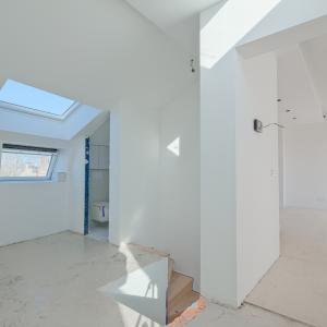 Stephanie/Toison d'or, penthouse rénové ±120m² 3ch terr 17m²
