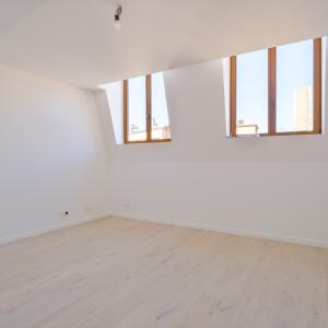 Stephanie/Toison d'or, penthouse rénové ±120m² 3ch terr 17m²