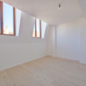 Stephanie/Toison d'or, penthouse rénové ±120m² 3ch terr 17m²