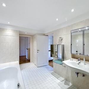 Sq. Vergote : Bel appartement 4 ch + terrasse + pkg