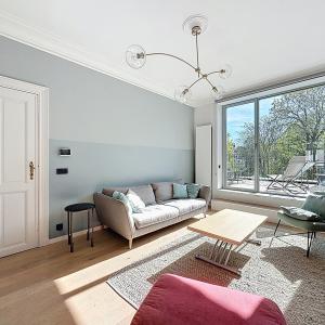 Pl. Vanderkindere : Superbe duplex penthouse meublé + terras