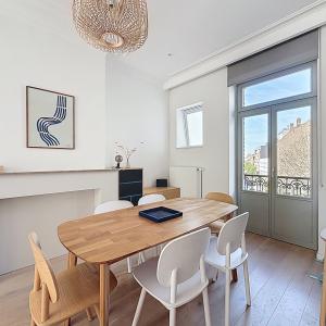 Pl. Vanderkindere : Superbe duplex penthouse meublé + terras