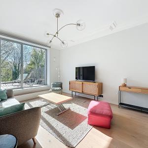 Pl. Vanderkindere : Superbe duplex penthouse meublé + terras