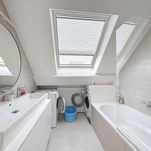 Pl. Vanderkindere : Superbe duplex penthouse meublé + terras