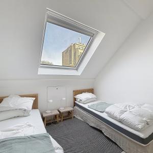 Pl. Vanderkindere : Superbe duplex penthouse meublé + terras