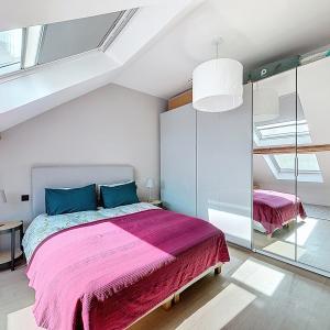 Pl. Vanderkindere : Superbe duplex penthouse meublé + terras