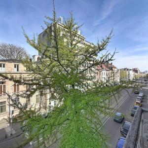 Pl. Vanderkindere : Superbe duplex penthouse meublé + terras