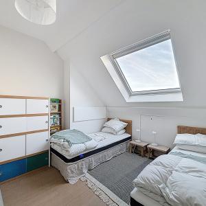 Pl. Vanderkindere : Superbe duplex penthouse meublé + terras