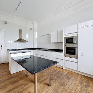 Place Brugmann : Appartement de haut standing 3 ch + bureau