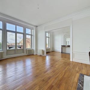 Place Brugmann : Appartement de haut standing 3 ch + bureau