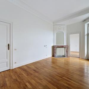 Place Brugmann : Appartement de haut standing 3 ch + bureau