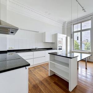 Place Brugmann : Appartement de haut standing 3 ch + bureau