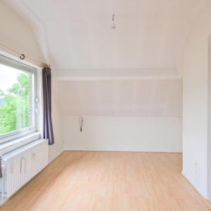 Saint Job - Duplex à rafraîchir avec terrasse et parking.