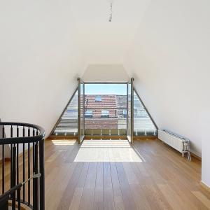 Châtelain : Duplex penthouse avec terrasse et parking