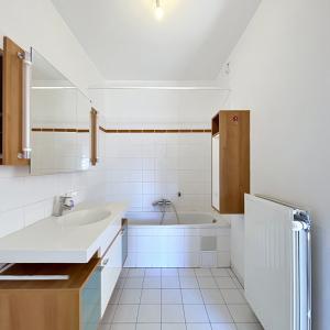 Châtelain : Duplex penthouse avec terrasse et parking