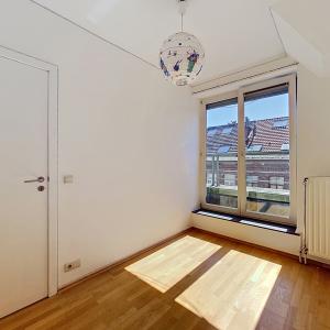 Châtelain : Duplex penthouse avec terrasse et parking