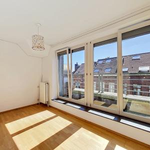 Châtelain : Duplex penthouse avec terrasse et parking