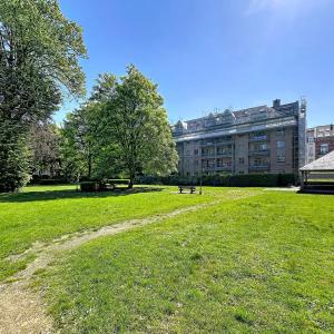 Châtelain : Duplex penthouse avec terrasse et parking