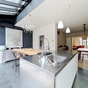 Churchill/Montjoie : Bel appartement meublé avec cour