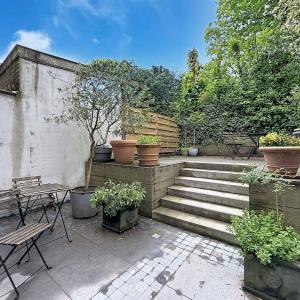 Churchill/Montjoie : Bel appartement meublé avec cour
