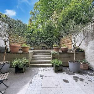 Churchill/Montjoie : Bel appartement meublé avec cour