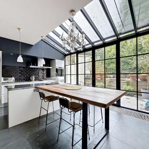 Churchill/Montjoie : Bel appartement meublé avec cour