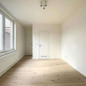 Appartement rénové 2 chambres, 2 salles de bain et balcon