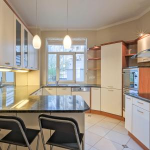 Rond Point Etoile : Superbe appartement 3 chambres 
