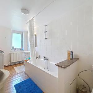 Proche Quartier EU, maison meublée 4 ch avec jardin
