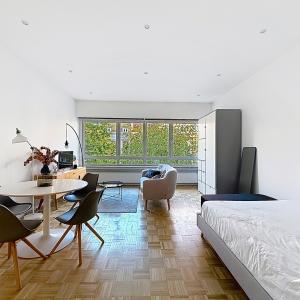 Lepoutre / Pl. Brugmann : Beau studio meublé